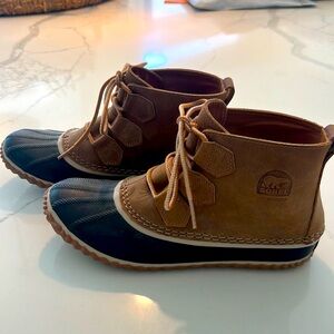 Sorel Womens Out N About Duck Snow Rain Boots Brown Sz 9 Low Top Waterproof